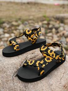 2024 Spring New Outdoor Beach Sandals Women's Flat Magic Sticky Strap Casual Sports Shoes