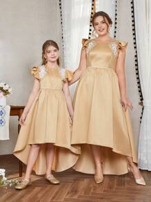 SHEIN 女童圆领不对称下摆连衣裙，荷叶边袖子，肩部有花朵装饰 - 杏色 - 查看 11