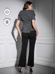 Modelyn Conjunto de 2 piezas con blusa con cremallera y rayas, bajo plisado y pantalones acampanados con aberturas - Negro - Ver 2