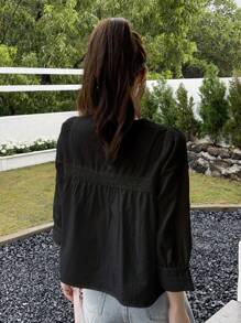 DAZY 女性時尚夏季純色刺繡V領襯衫 - 黑色 - 查看 4