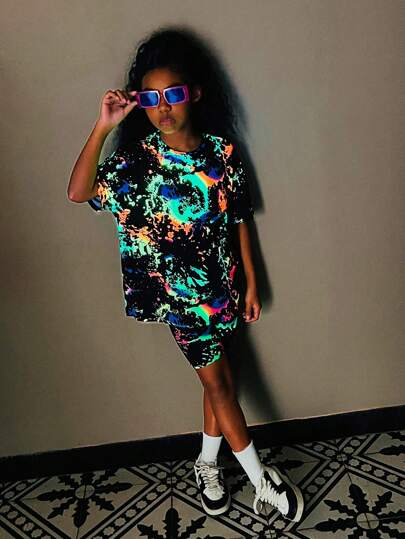 SHEIN Leap Crew 少女款2入組彩色噴墨圖案短袖T恤和短褲，休閒風格