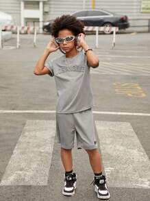 SHEIN 2pcs/Set Tween Boys' Letter Patch T-Shirt With Plaid Detailing Shorts Casual Outfits - Dark Grey - View 5