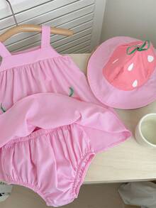 SHEIN LMoss Kids LMoss 女婴可爱卡通草莓图案条纹吊带裙和短裤配帽子套装，夏季度假 - 粉色 - 查看 7