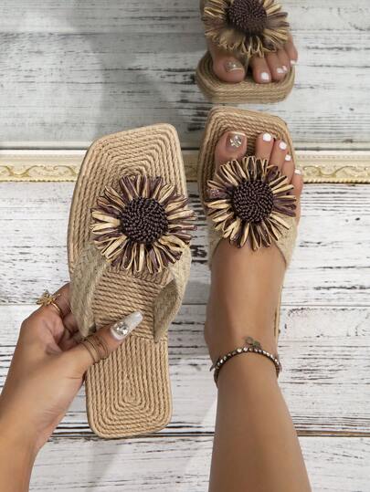 Travachic 女性時尚卡其色夏季鞋：平底鞋面、休閒沙灘涼鞋、花卉裝飾拖鞋、橡膠鞋底