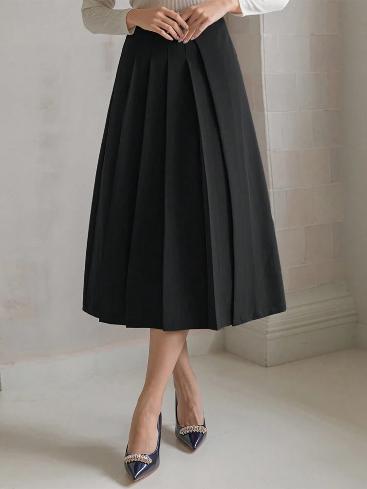 Ladies' Fashionable Solid Colored Pleated Skirt