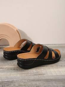 Women's Elegant Wedge Sandals, Criss-Cross Strap Outdoor Sandals, Fashion & Comfortable, Elegant Casual, Suitable For Beach Wear, Wedge Thick Bottom Sandals, Plus Size Available - Black - View 4