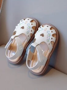 兒童涼鞋夏季新款軟底嬰兒鞋女孩刺繡復古封閉式沙灘平底涼鞋 - 米色 - 查看 4