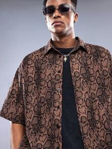 Manfinity RebelGame Men's Snake Print Woven Short Sleeve Shirt - Khaki - View 3
