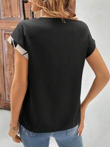 EMERY ROSE 女式v領鈕扣設計印花拼接短袖休閒襯衫 - 彩色 - 查看 2