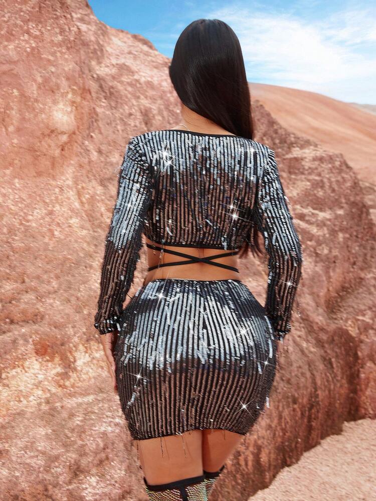 Music Festival Western Style Boho Fashion Gorgeous Women Silver Beads Wavy Tassel Texture Hollow Sexy Resort Nightclub Hot Girl Charming High-End  Deep V-Neck Long Sleeve Short Strap Adjustable Top High Waist Short Tight Two-Piece Set