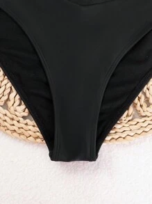 Swim Basics Conjunto de bikini de traje de baño con tirantes de espagueti y detalles de anillo redondo para playa de verano