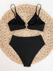 Swim Basics Conjunto de bikini de traje de baño con tirantes de espagueti y detalles de anillo redondo para playa de verano
