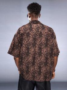 Manfinity RebelGame Men's Snake Print Woven Short Sleeve Shirt - Khaki - View 2