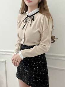 DAZY 可爱蕾丝领珍珠纽扣蝴蝶结长袖女式T恤秋季上衣 - 卡其色 - 查看 2