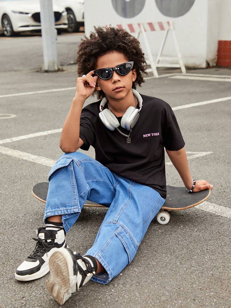 Tween Boy's Vintage Street Cool Printed Oversized Black Short Sleeve T-Shirt & Vintage Street Cool Multi-Pocket Loose Capri Denim Pants