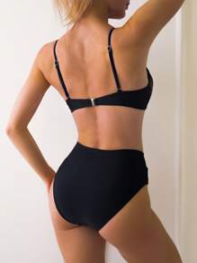 Swim Basics Conjunto de bikini de traje de baño con tirantes de espagueti y detalles de anillo redondo para playa de verano