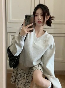 字母刺绣插肩袖套头衫，长袖上衣 - 灰色 - 查看 1