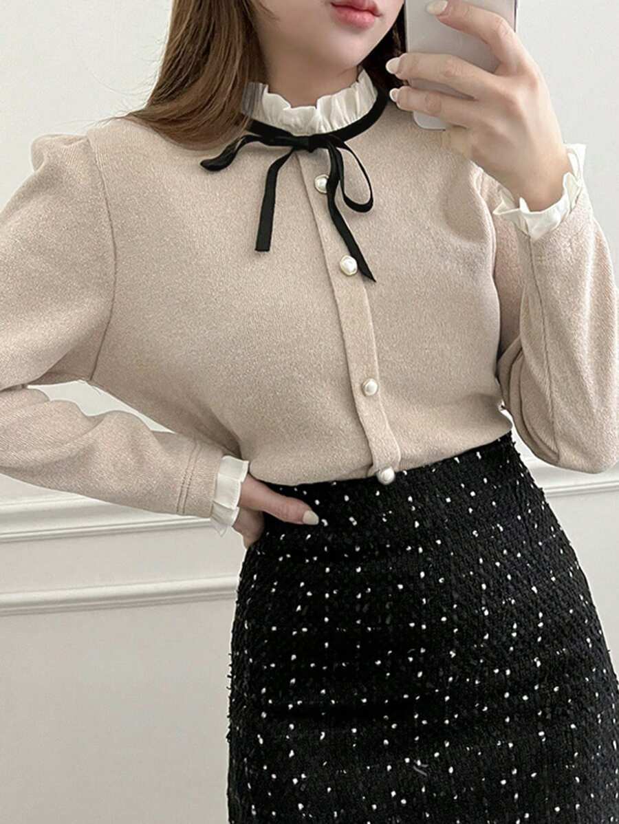 DAZY 可爱蕾丝领珍珠纽扣蝴蝶结长袖女式T恤秋季上衣 - 卡其色 - 查看 1