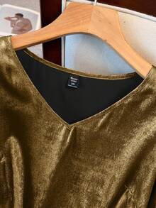 SHEIN Clasi Plus Size Solid Color V-Neck Short Sleeve Shirt - Gold - View 4