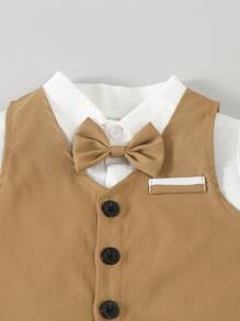 SHEIN 2 件婴儿正装套装，包括背心和裤子，不包括衬衫（婴儿的第一个母亲节服装/家庭配套服装） - 卡其色 - 查看 8