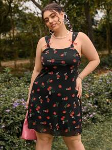 Dreamara 大尺碼透視網紗草莓印花肩帶a字裙,紅色缎带裝飾 - 彩色 - 查看 3