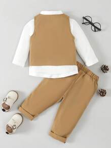 SHEIN 2 件婴儿正装套装，包括背心和裤子，不包括衬衫（婴儿的第一个母亲节服装/家庭配套服装） - 卡其色 - 查看 2