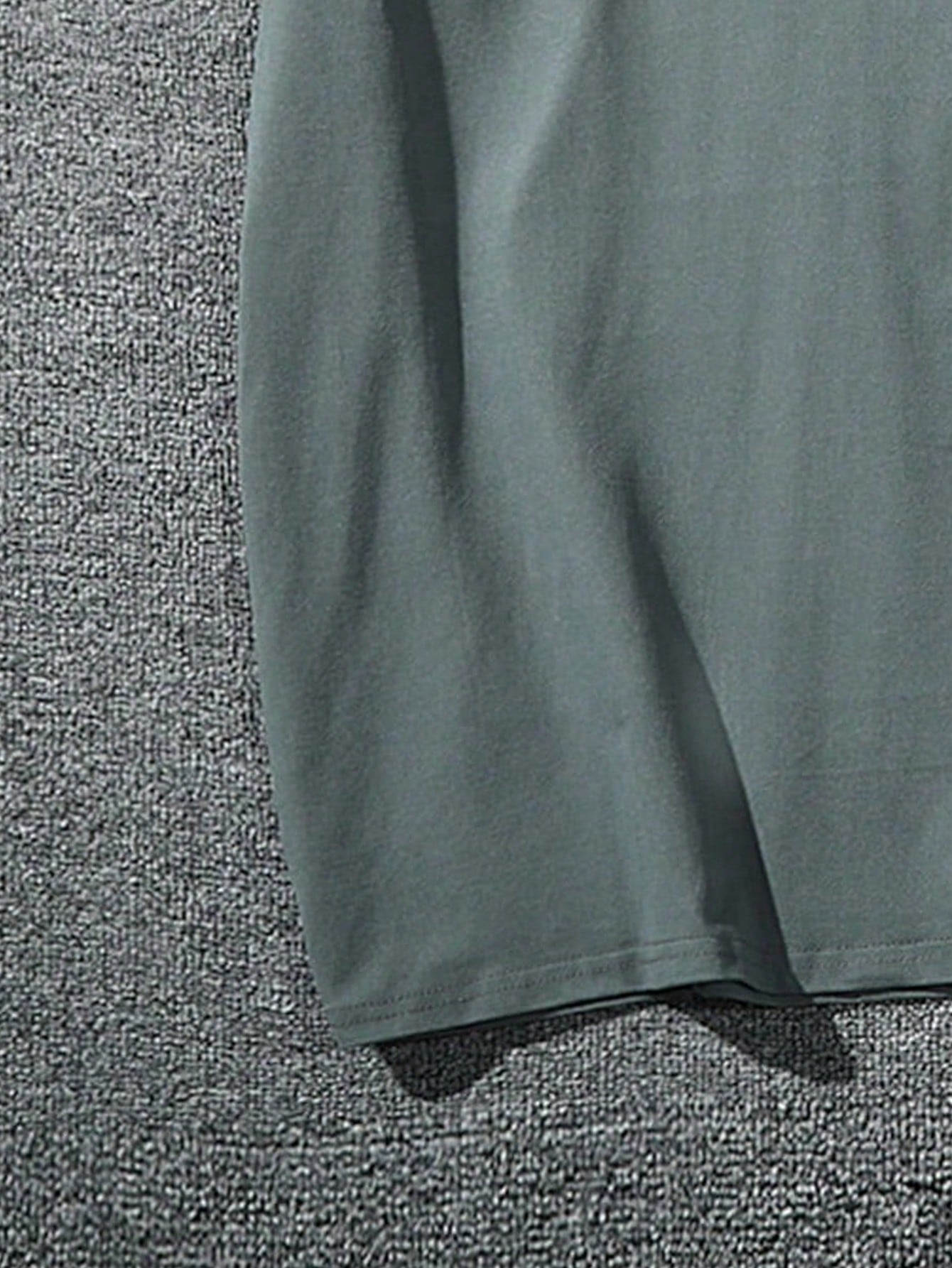 Manfinity Homme قميص رجالي بأكتاف واسعة وطباعة رقم...