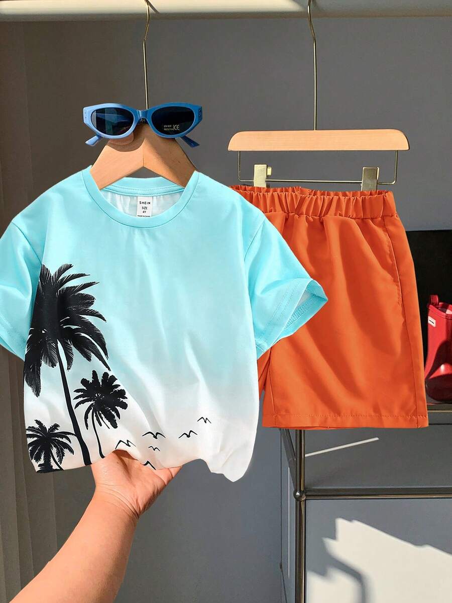 SHEIN 2入組休閒舒適簡約實用的年輕男孩服裝,漸變聚酯t恤與植物圖案及拼接短褲,透氣柔軟,適用於春夏假期與休閒時光 - 彩色 - 查看 1