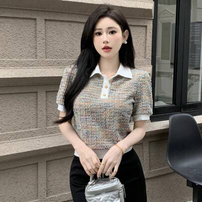 대비되는 색상 엣지가 있는 여성 여름 캐주얼 기본 롤업 반팔 티셔츠, 직장 및 레저에 적합, 새해 전날 격자 무늬