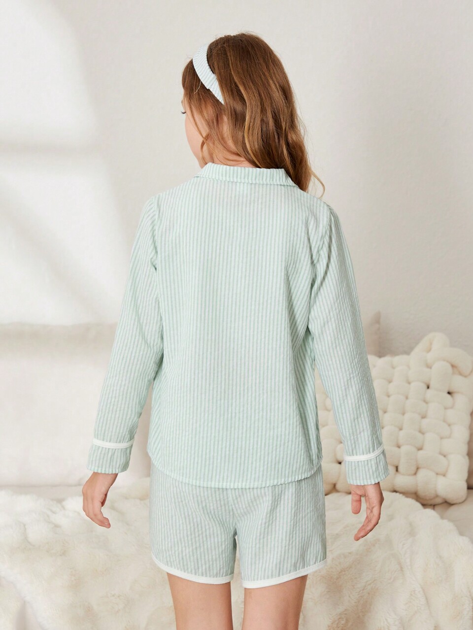 Tween Girls' Green Minimalist Vertical Striped Print Long Sleeve Cardigan And Shorts Set For Casual Home Wear