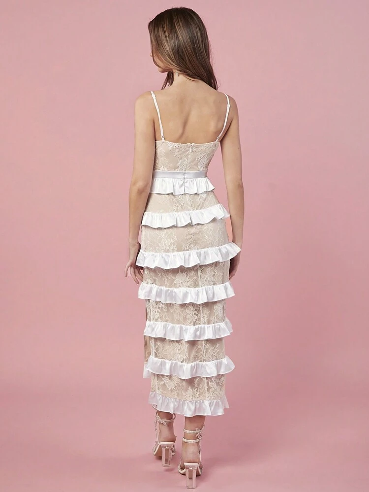 Robe de soirée blanche pour femme pour les vacances, de dentelle d"été avec fente haute et bretelles spaghetti à volants et dentelle pour les soirées formelles avec effet blousé