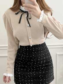 DAZY 可爱蕾丝领珍珠纽扣蝴蝶结长袖女式T恤秋季上衣 - 卡其色 - 查看 3