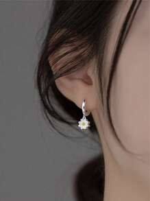 1 Pair Minimalist Copper Chrysanthemum Pendant Alloy Earrings, Fashionable & Elegant For Daily Wear - Multicolor - View 2