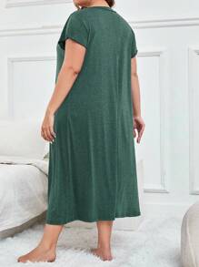 Vestido de pijama informal de tela transpirable con cuello en V, doble bolsillo y vestido largo para talla grande