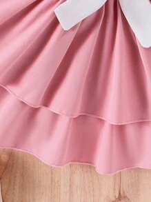 SHEIN طقم بأكمام وتنورة مكشوفة بطابع عتيق وربطة عنق مزينة بزهور لفتاة صغيرة بأسلوب جذاب وبسيط - وردي - مشاهدة 4