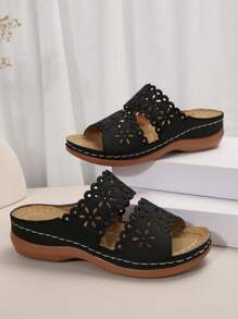 Sandalias deslizantes para mujer, nuevas para el verano talla grande, con diseño hueco a la moda, de plataforma gruesa, suela blanda y cuña para uso en exteriores - Negro - Ver 4