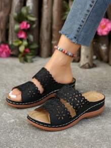 Sandalias deslizantes para mujer, nuevas para el verano talla grande, con diseño hueco a la moda, de plataforma gruesa, suela blanda y cuña para uso en exteriores - Negro - Ver 3