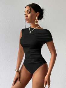 Chiquease Body Uni Avec Encolure Asymétrique Plissée Et Ajustement Slim