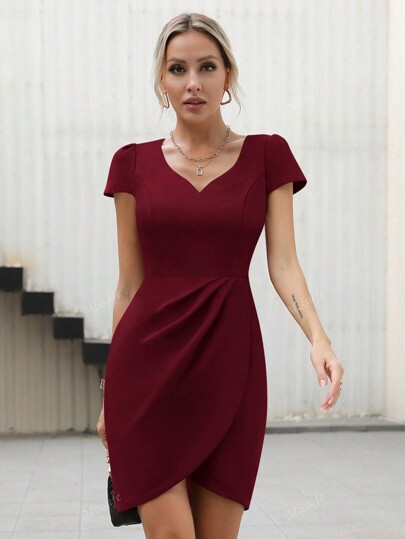 Missufe Robe de soirée élégante pour femme, col en cœur, plissée en biais, ourlet croisé en tulipe, coupe ajustée, pour mariage, cérémonie, remise de diplôme, bal de promo, couleur bordeaux