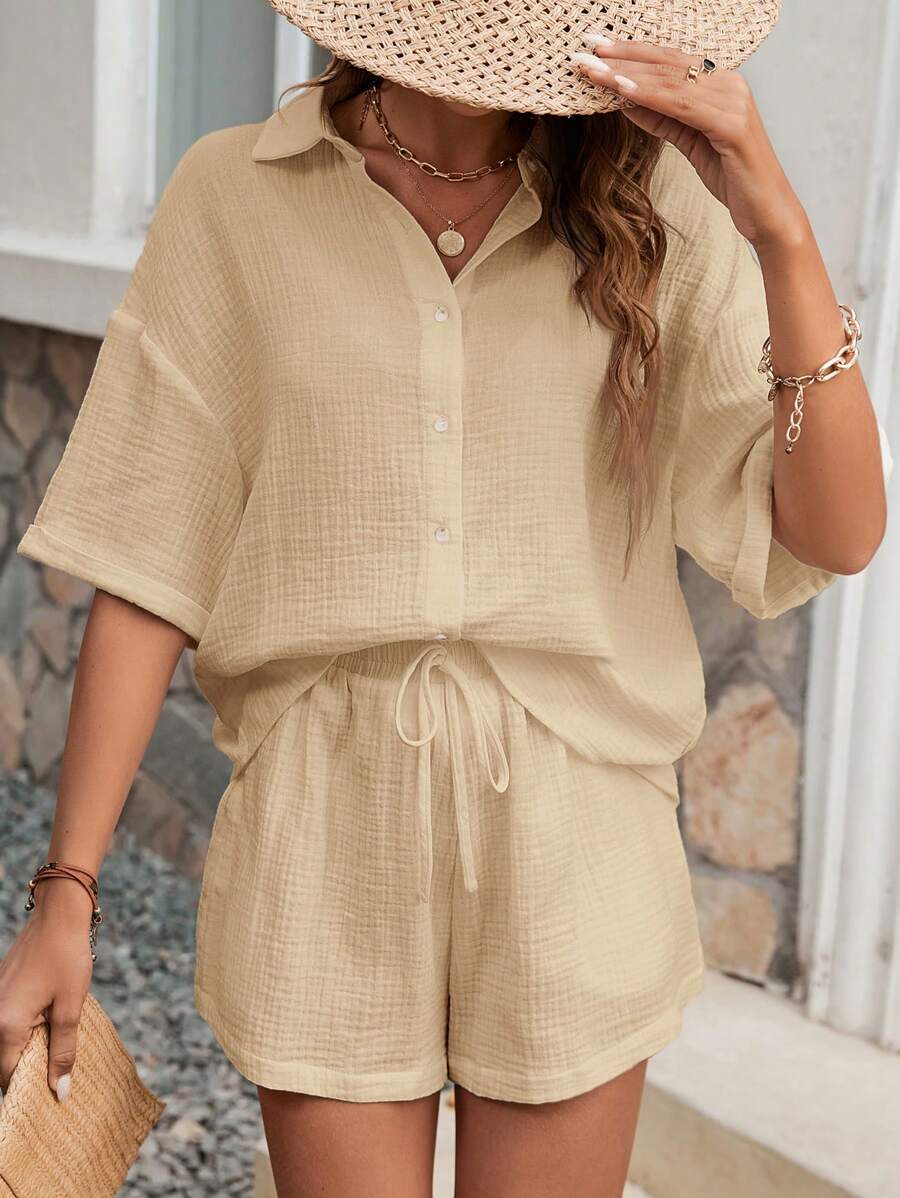 SHEIN Frenchy 女性夏季兩件套裝,兩件套海灘套裝,棉質紋理面料,捲邊袖口,側袋短褲,適合度假,寬鬆休閒襯衫套裝 - 杏色 - 查看 1