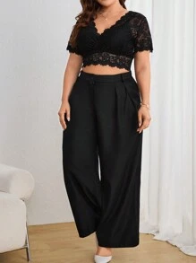 SHEIN Privé 大碼優雅通勤和知性V領蕾絲短袖T恤，附有口袋和黑色褲子套裝 - 黑色 - 查看 6