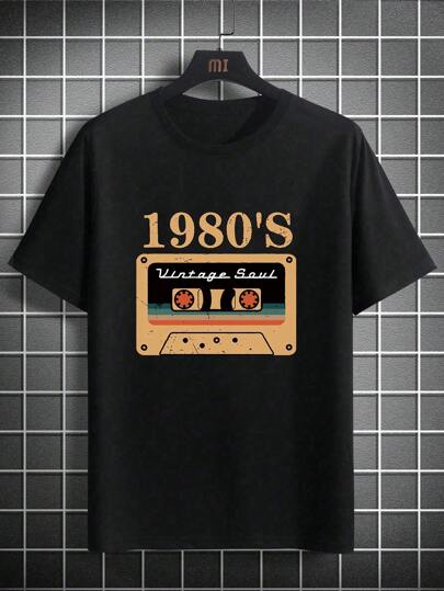 Camiseta masculina de verão 2025 com estampa de letras e fitas e gola redonda e manga curta