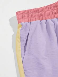 Manfinity RebelGame Pantalones Cortos Para Hombres Con Cordón Y Cintura Elástica En Parches Multicolores Para El Verano - Verde - Ver 3