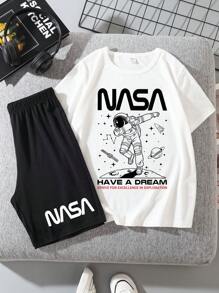 SHEIN Conjunto de camiseta de manga corta con cuello redondo y pantalones cortos para niños preadolescentes con impresión de letras simples para el verano.
