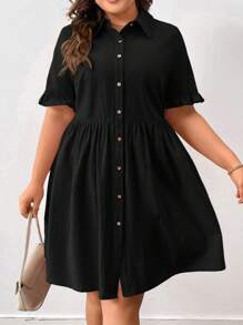 SHEIN Frenchy 大尺碼夏季短袖純色鈕扣前衬衫裙,配有荷葉邊 - 黑色 - 查看 1