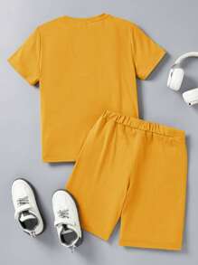 SHEIN 2pcs Setelan Kasual Sehari-hari untuk Anak Laki-Laki: Kaos Lengan Pendek Leher Bulat dengan Motif Huruf dan Celana Pendek - Kuning - View 2