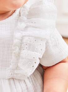SHEIN 新生女婴白色流苏连体衣，饰有荷叶边和花边圆领，腰部收紧设计 - 白色 - 查看 4