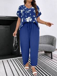 SHEIN LUNE 大码女式优雅花卉印花短袖上衣和裤子套装，适合夏季 - 寶藍色 - 查看 1