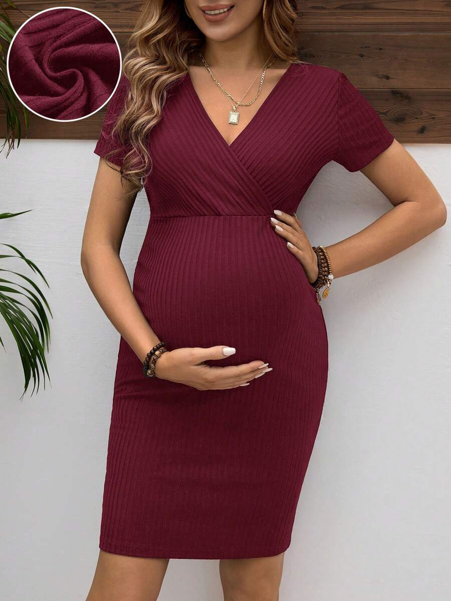 SHEIN Vestido De Maternidad Veraniego Bodycon De Color Sólido Con Cuello En V Y Mangas Cortas - Burdeos - Ver 1