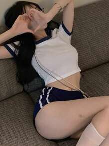 SHEIN EZwear 簡約夏季拼色露臍上衣短袖t恤和短褲套裝 - 白色 - 查看 3